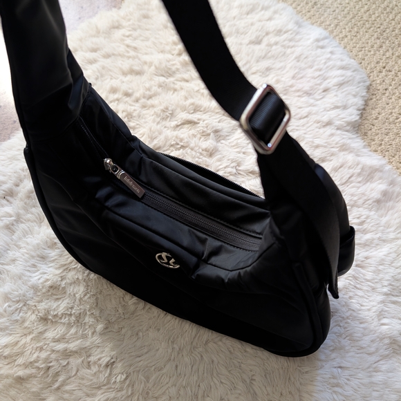 Black Lululemon 4L Mini Shoulder Bag - Picture 7 of 14